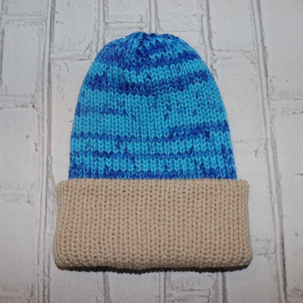 ๐งถ๐ Handmade Knit Beanie โ Beige Brim & Variegated Blue Body